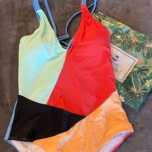 CUPSHE | NWT ColorBlock V-Neck One-Piece Swimsuit